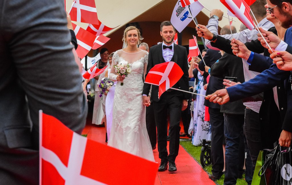 Ved Classic Race Aarhus i 2016 blev ti par gift i Mindeparken for foden af Marselisborg Slot
(Foto: Vildmedfoto.dk)